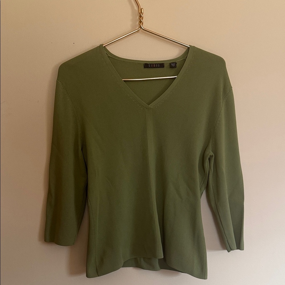 Cyrus Women’s V-Neck Sweater